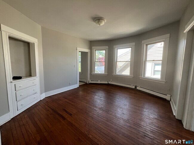 Building Photo - 31-33-33 Hillhouse Ave