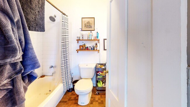 Building Photo - Luxuriously Remodeled 1BR Suite in East Rock | Designer Island Kitchen | Steps to Yale SOM