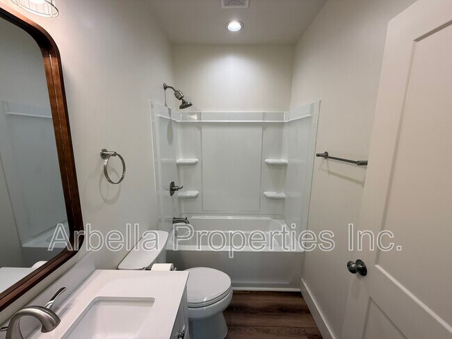 Building Photo - 829 Hamilton St