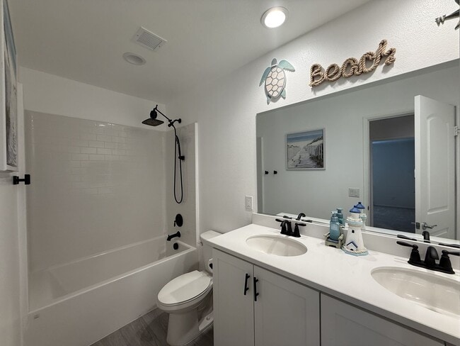 Building Photo - New Victorville 5 Bedroom + 3 Bathroom!