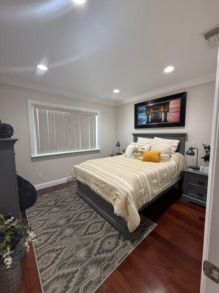 Building Photo - 6039 Greenbush Ave