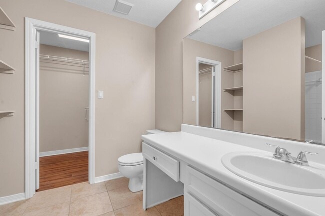 Building Photo - Updated Home in Convenient Location