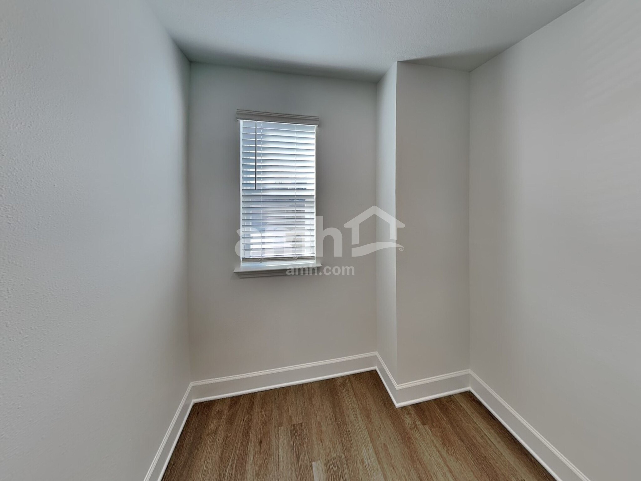 Building Photo - 3012 20th Ave W