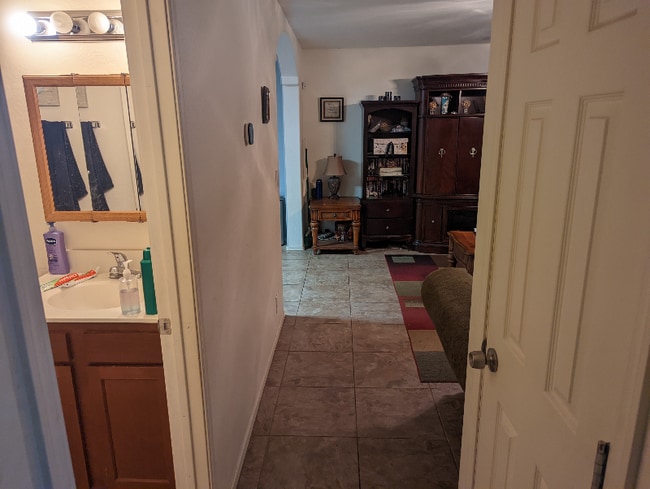 Building Photo - 837 E Gable Ave