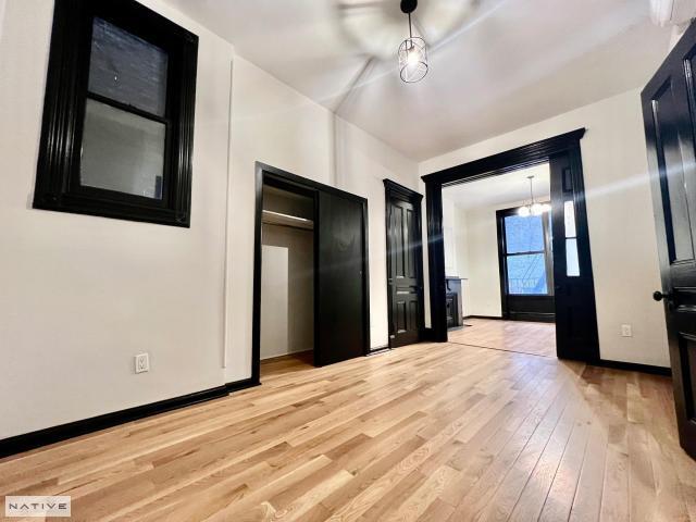 Building Photo - 3 bedroom in BROOKLYN NY 11222