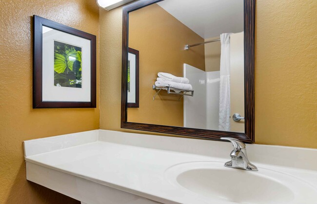 Building Photo - Furnished Studio-Tampa - North - USF-Attra...