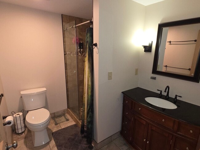 Building Photo - Updated 4 bedroom home in Merton