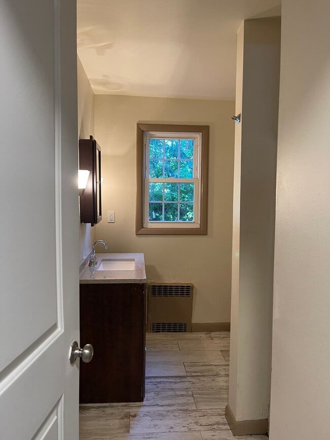 Building Photo - **100 SICARD ST** Basement+Driveway+Off-Street Parking+Free Washer/Dryer+Deck+Backyard