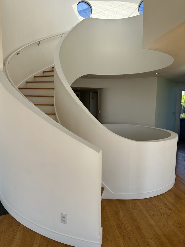 Building Photo - 65 Gravatt Dr