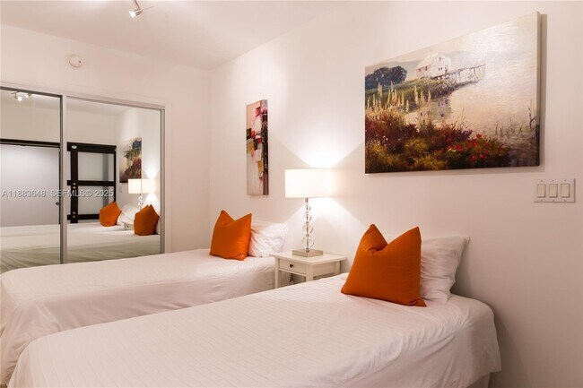 Building Photo - 1830 S Ocean Dr