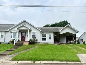 Building Photo - GROUND LEVEL 2 BEDROOM DUPLEX