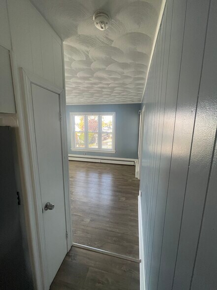 Building Photo - 19 Chestnut St