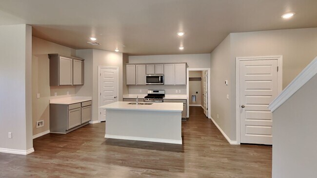 Building Photo - Very Nice 4 Bedroom 2 1/2 Bath in Yukon Schools + an office + bonus room