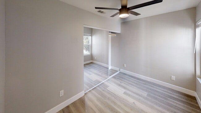 Building Photo - 3BD/1BA on Montezuma!