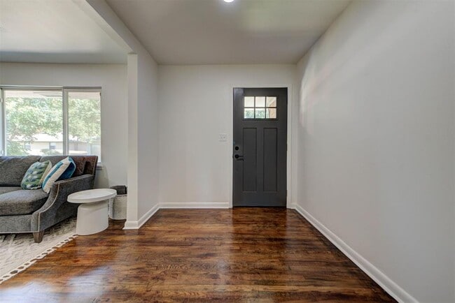 Building Photo - 1510 Melrose Dr