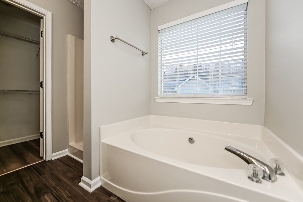 Building Photo - 337 Autumn Lake Dr