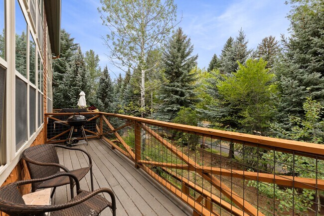 Building Photo - 562 Evans Ct