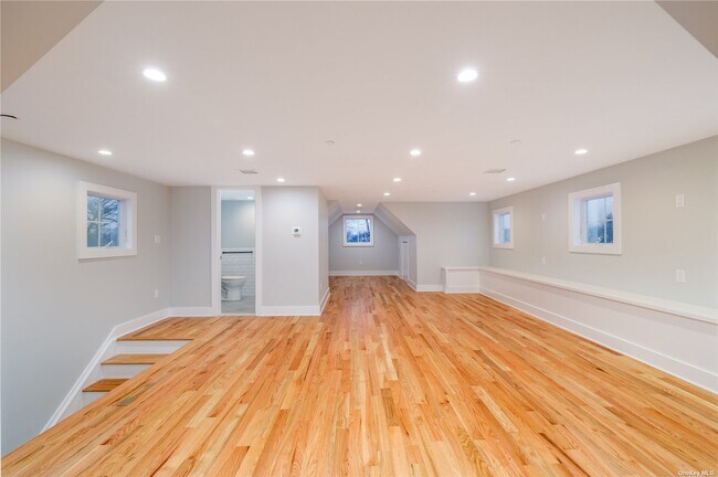 Building Photo - 506 Lakeview Ave