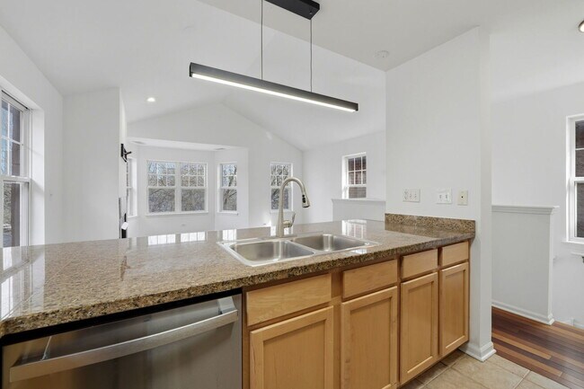 Building Photo - 1156 N Howe St