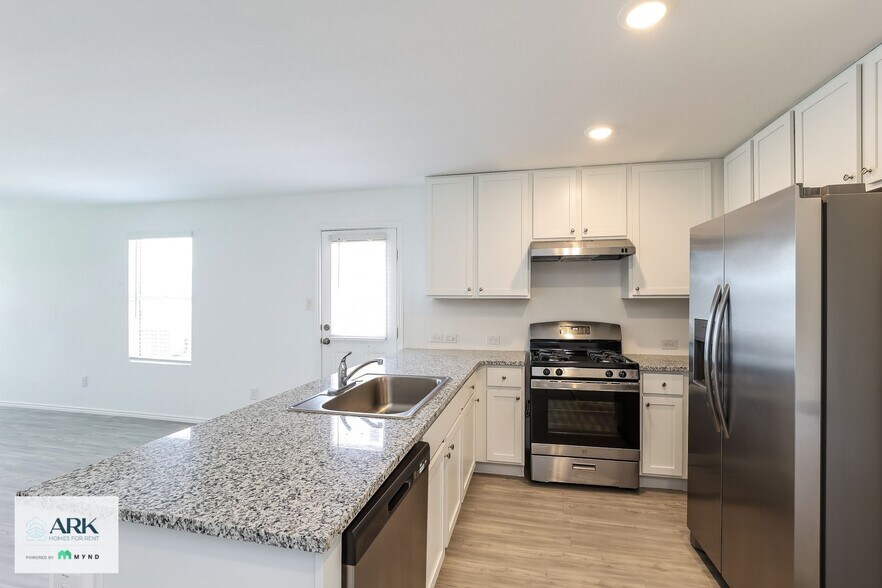 Building Photo - 2903 Gustavo Dr