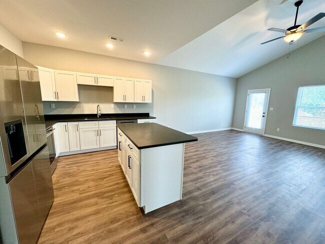 Building Photo - 102 Sidewinder Dr