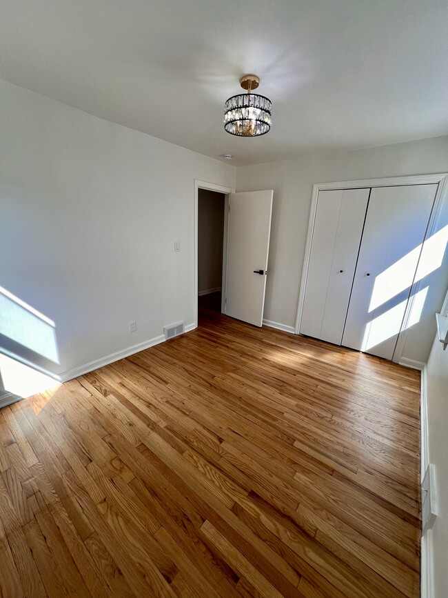 Building Photo - 1514 Parker Dr