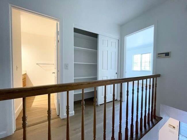 Building Photo - Spacious 2 Bedroom Condo with Garage — Min...