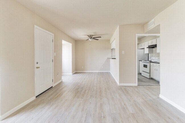 Building Photo - 6815 Beachwood St