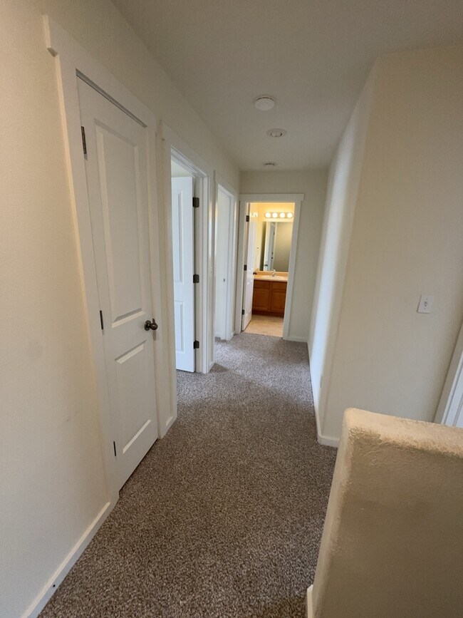 Building Photo - 5198 Dovetail Ln