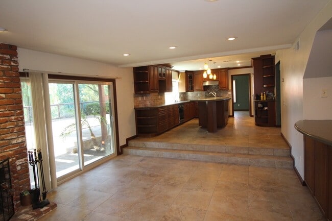 Building Photo - Spacious 4-Bedroom Home with Canyon Views ...