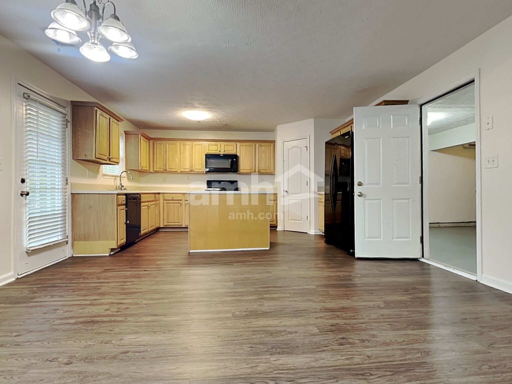 Building Photo - 247 River Pass Ct NE