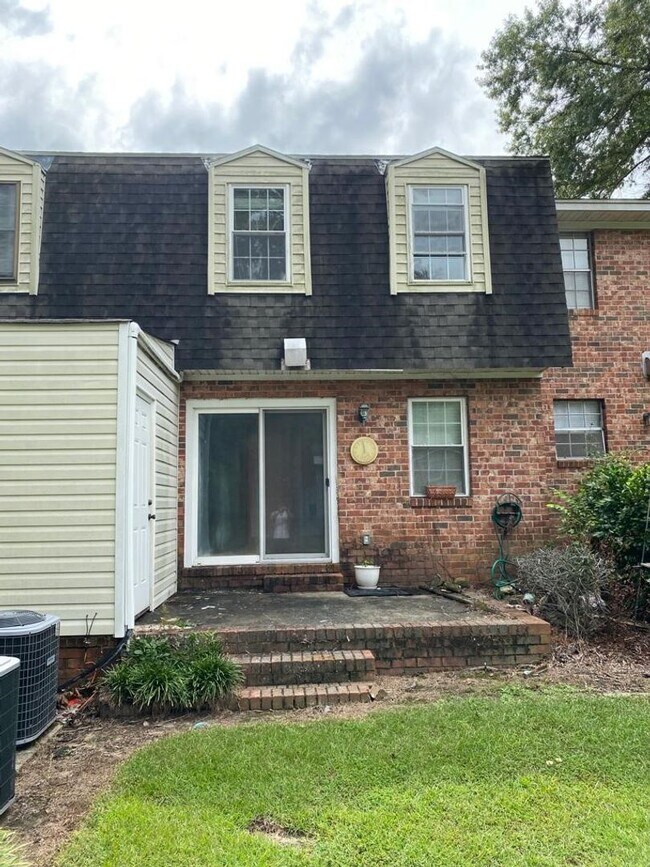 Building Photo - Broad River Area