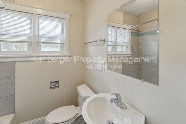 Building Photo - 208 W 23rd Ave