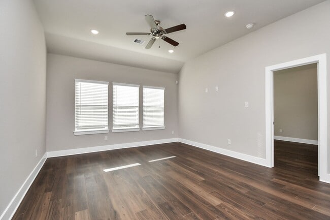 Building Photo - Elm