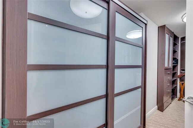Building Photo - 333 Las Olas Way