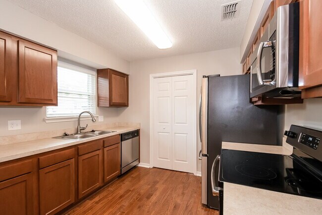 Building Photo - 11544 Oak Park Dr