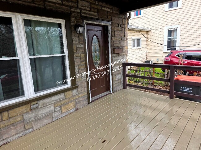 Building Photo - 911 4th Ave