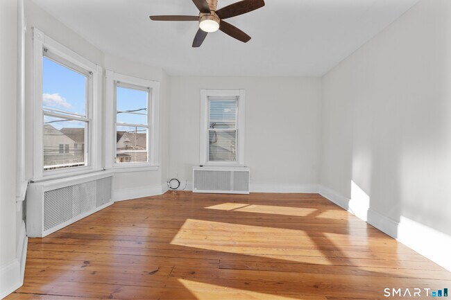 Building Photo - 394 Gregory St