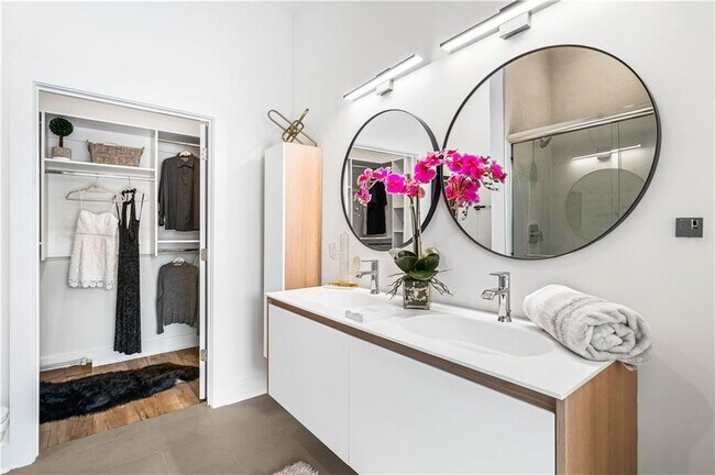 Building Photo - 1155 Custer Ave SE