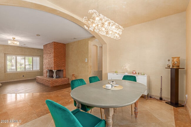 Building Photo - 601 W San Marcos Dr