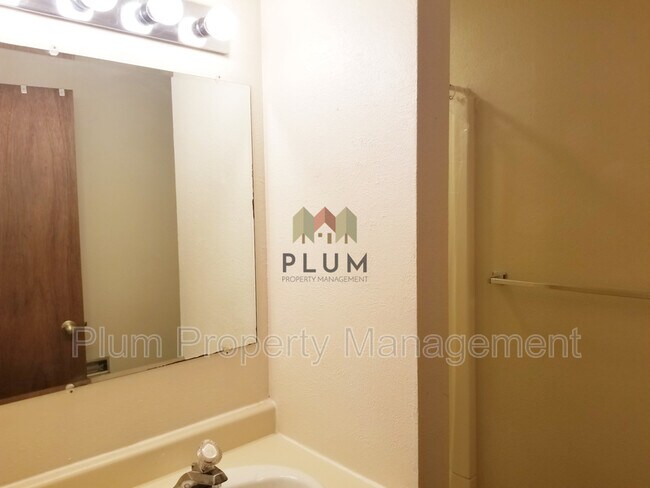 Building Photo - 720 Turner St