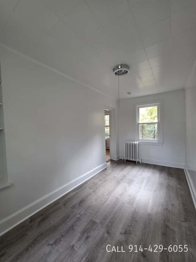 Building Photo - 10 Eastview Ave