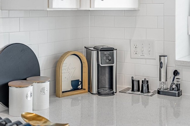 Building Photo - 6 Wilkes Rd