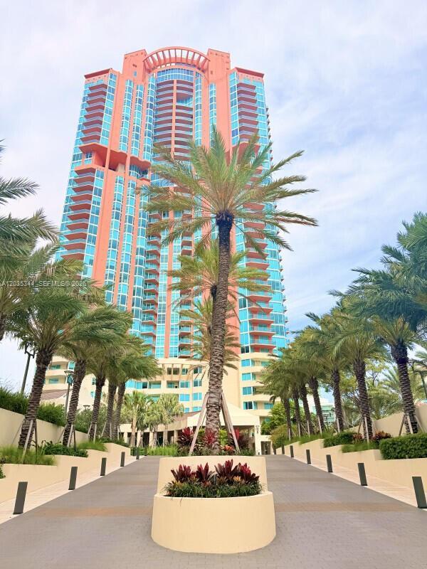 Building Photo - 400 South Pointe Dr
