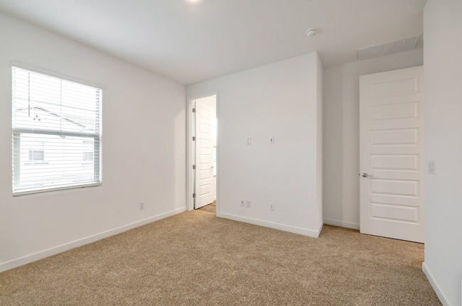 Building Photo - Brand New luxurious Model Home with 2 Master Suites in Warner Meadow