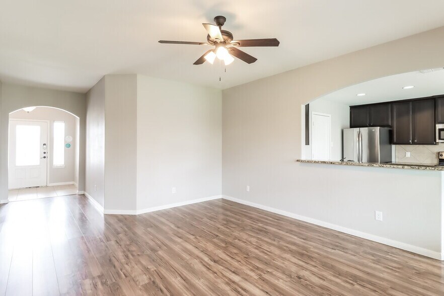 Building Photo - 2720 Silver Sage Dr