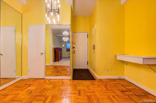 Building Photo - 102-55-102-67 67th Dr