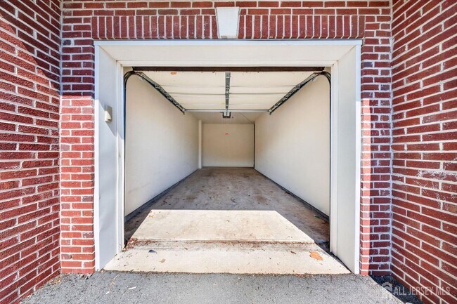Building Photo - 645 Doral Ct