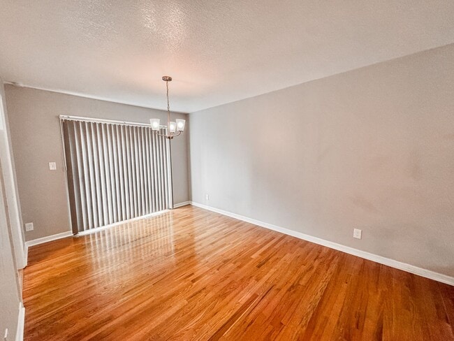 Building Photo - $1,695 - 3 Bed, 2 Bath House in Raytown, MO