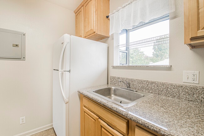 Building Photo - 380 S Sierra Madre Blvd